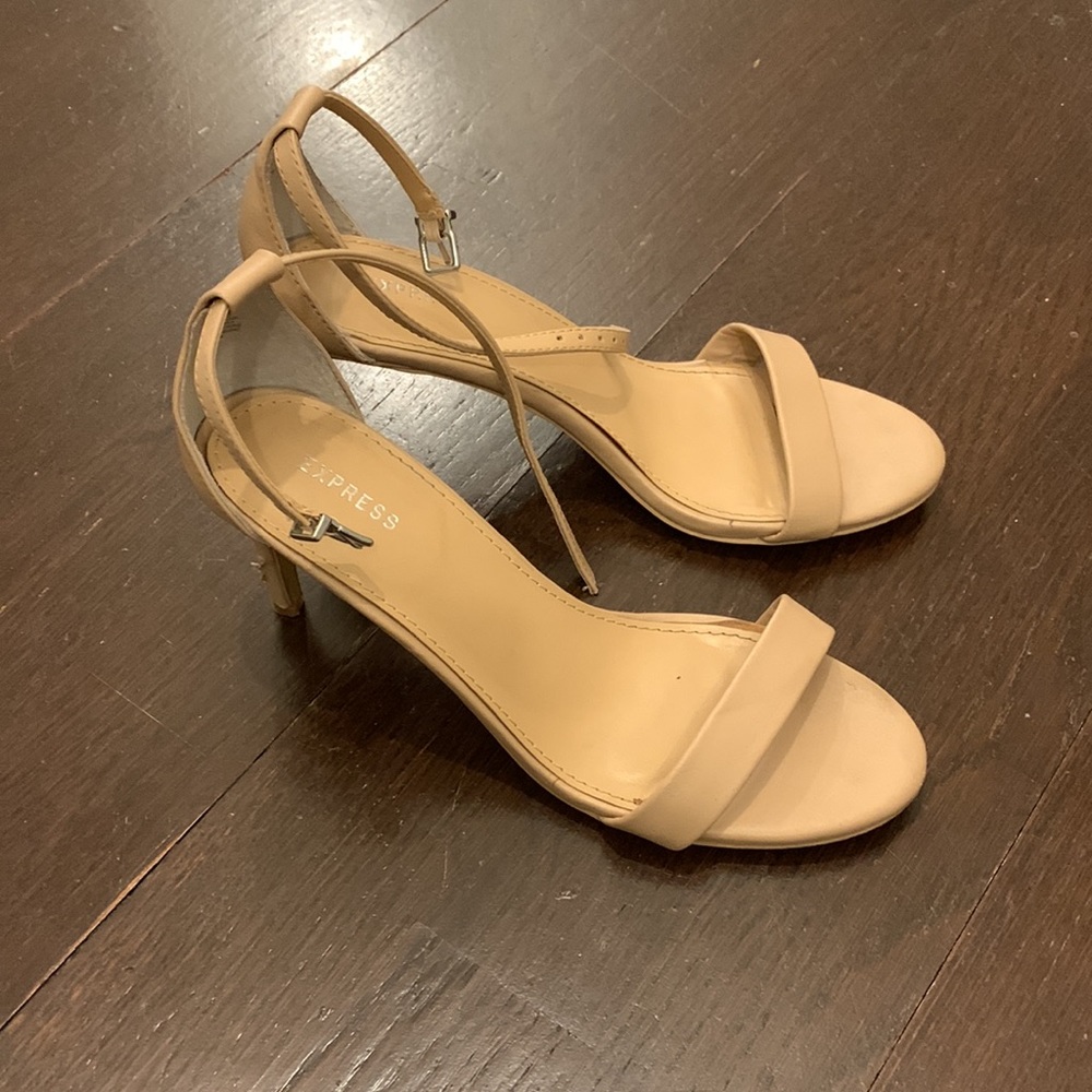 ⭐️$10 add-on! Nude heeled sandals